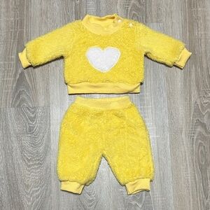 Source Unknown Yellow Fuzzy Baby Set with Heart